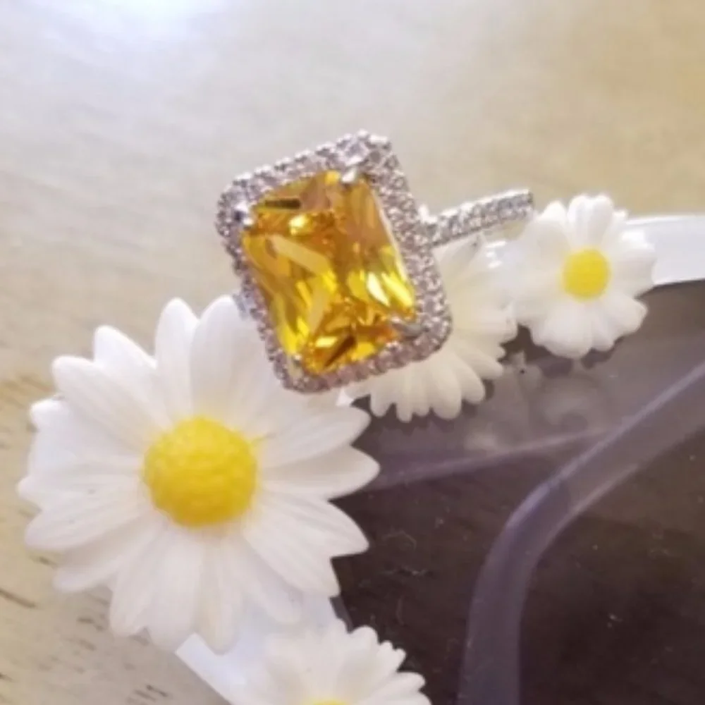 925 Swarovski Elements yellow emerald Women's Ring size 6
